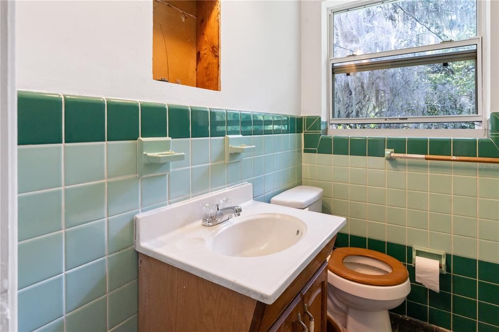 Под контрактом: $165,000 (3 спален, 2 ванн, 1002 Квадратных фут)