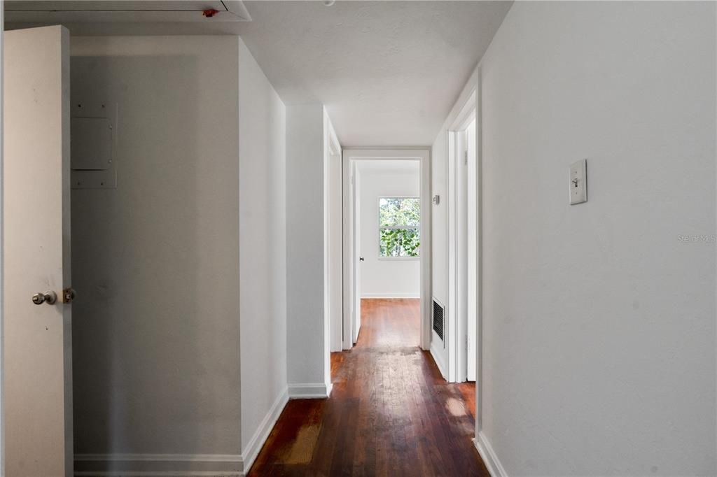 Под контрактом: $165,000 (3 спален, 2 ванн, 1002 Квадратных фут)