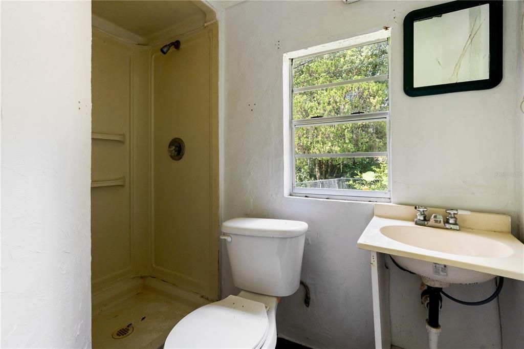 Под контрактом: $165,000 (3 спален, 2 ванн, 1002 Квадратных фут)