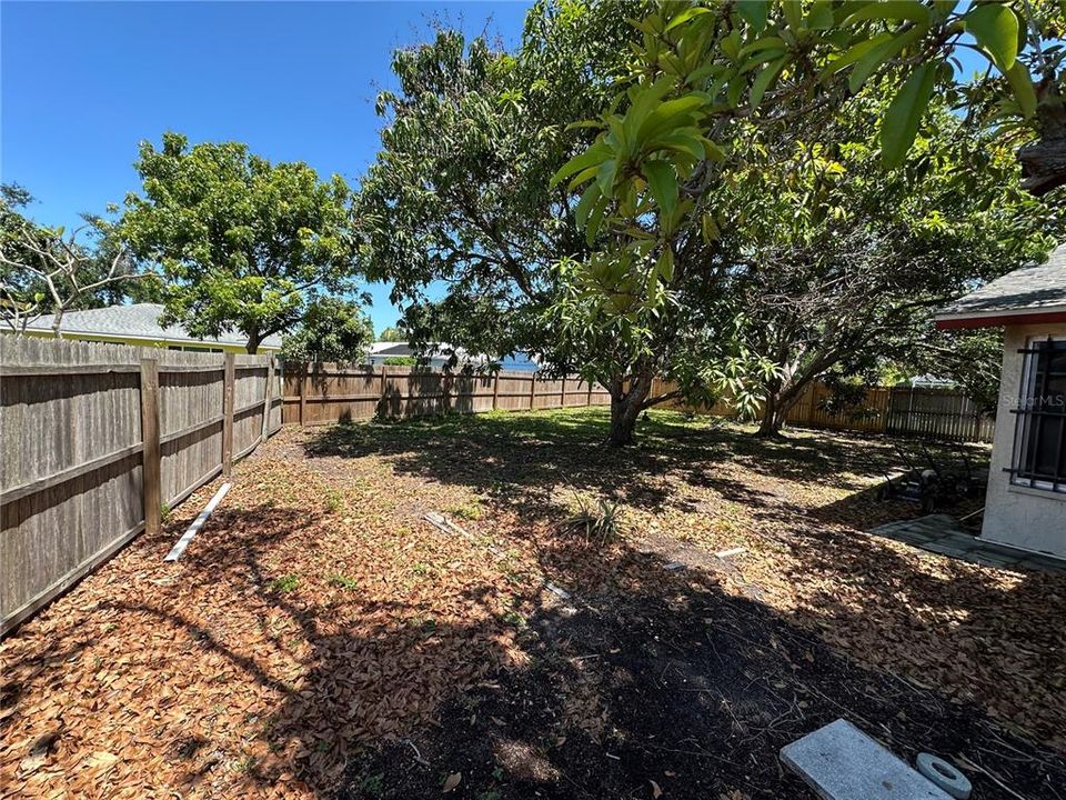 Activo con contrato: $410,000 (5 camas, 3 baños, 2783 Pies cuadrados)