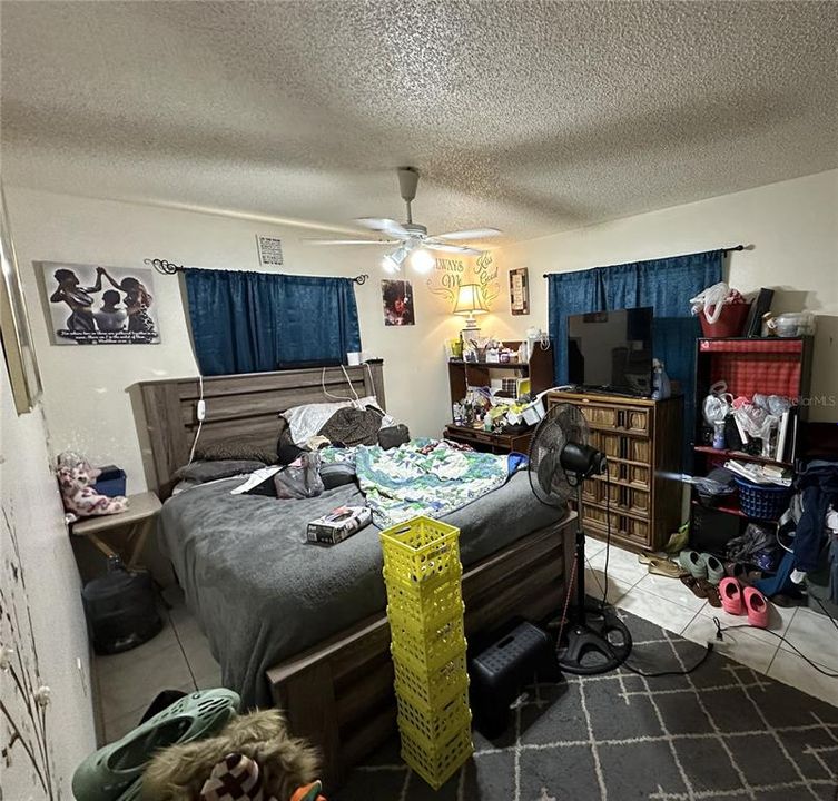 Activo con contrato: $410,000 (5 camas, 3 baños, 2783 Pies cuadrados)