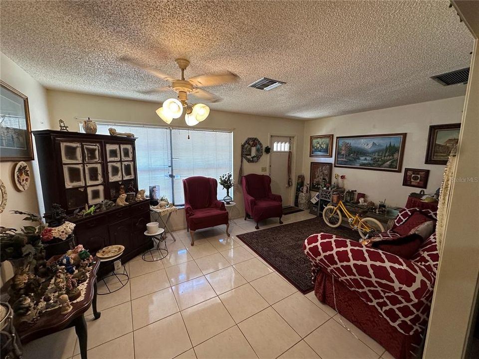 Activo con contrato: $410,000 (5 camas, 3 baños, 2783 Pies cuadrados)