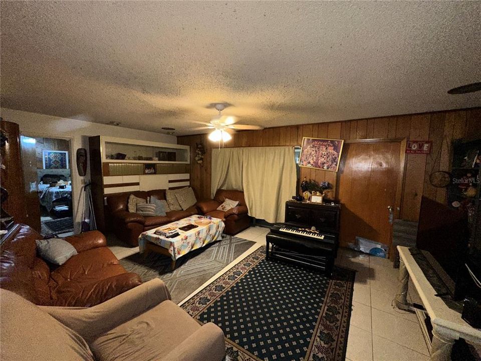 Activo con contrato: $410,000 (5 camas, 3 baños, 2783 Pies cuadrados)