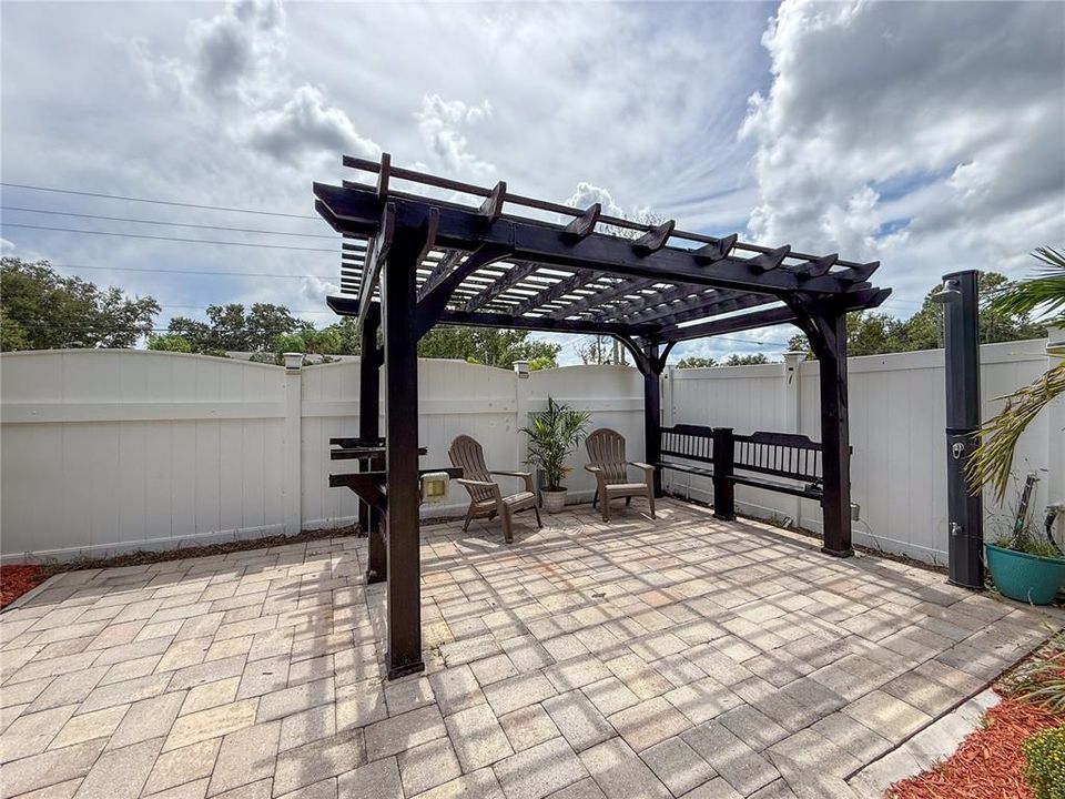 Active With Contract: $474,932 (4 beds, 2 baths, 2885 Square Feet)