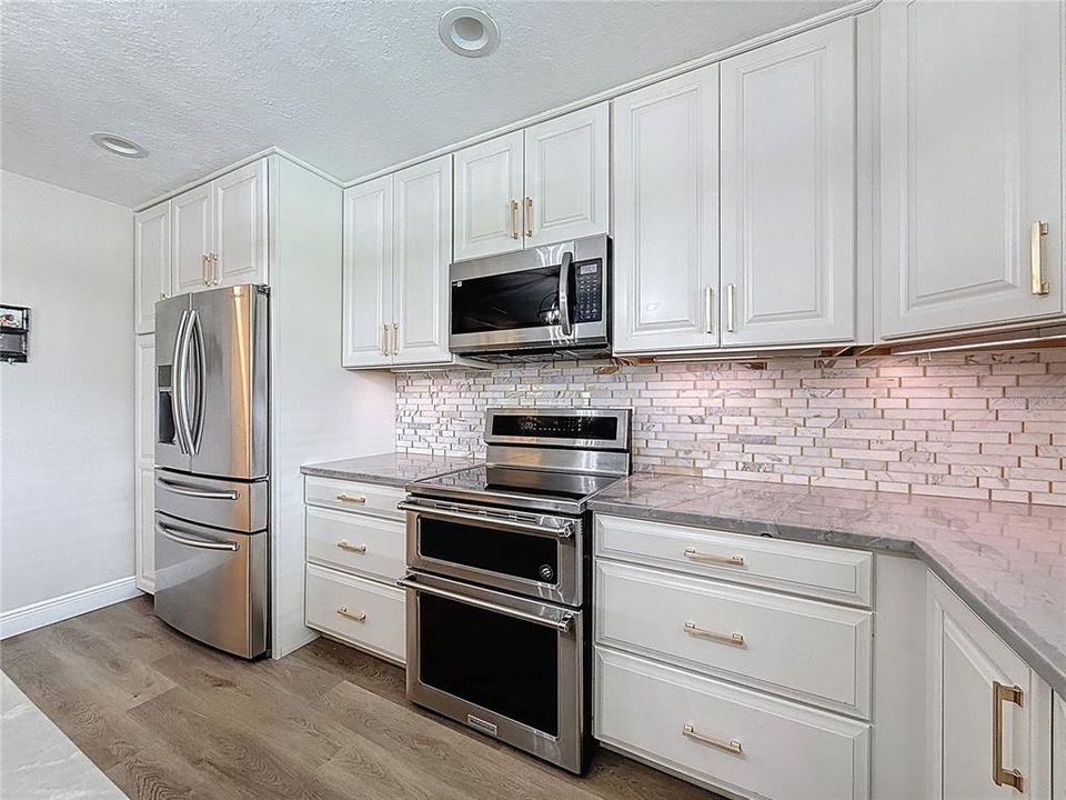 Active With Contract: $474,932 (4 beds, 2 baths, 2885 Square Feet)