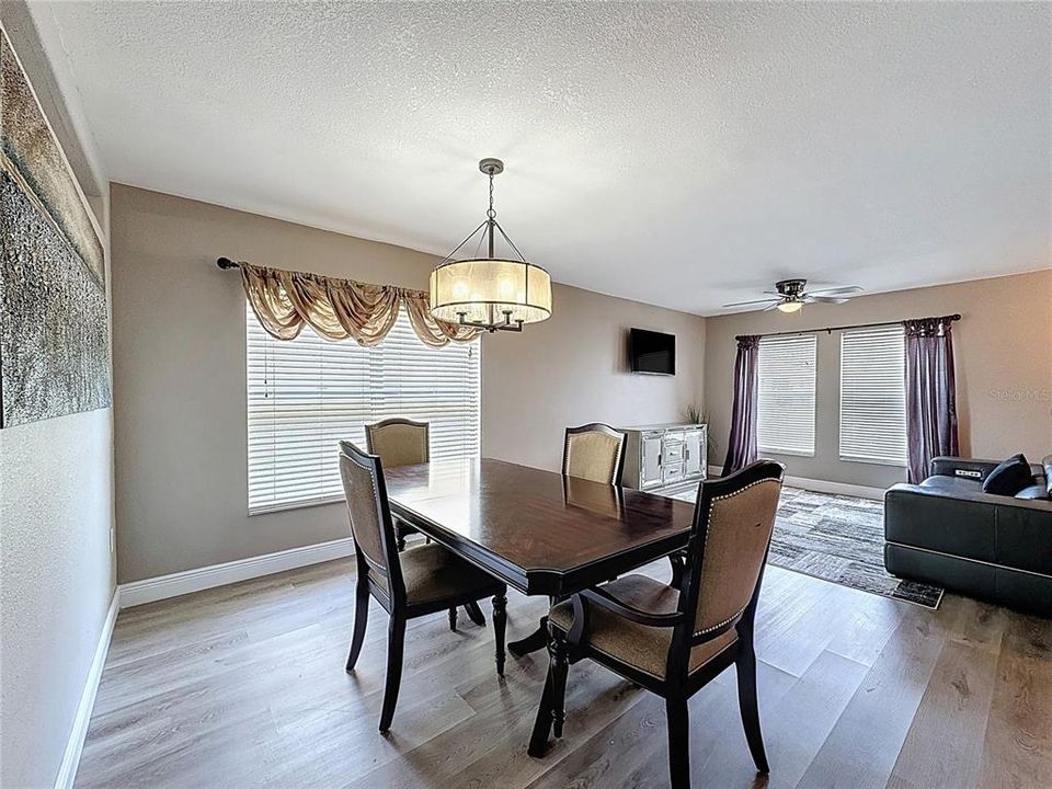 Active With Contract: $474,932 (4 beds, 2 baths, 2885 Square Feet)