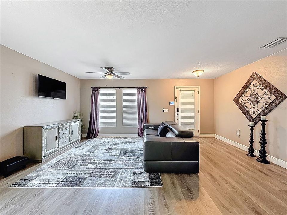 Active With Contract: $474,932 (4 beds, 2 baths, 2885 Square Feet)