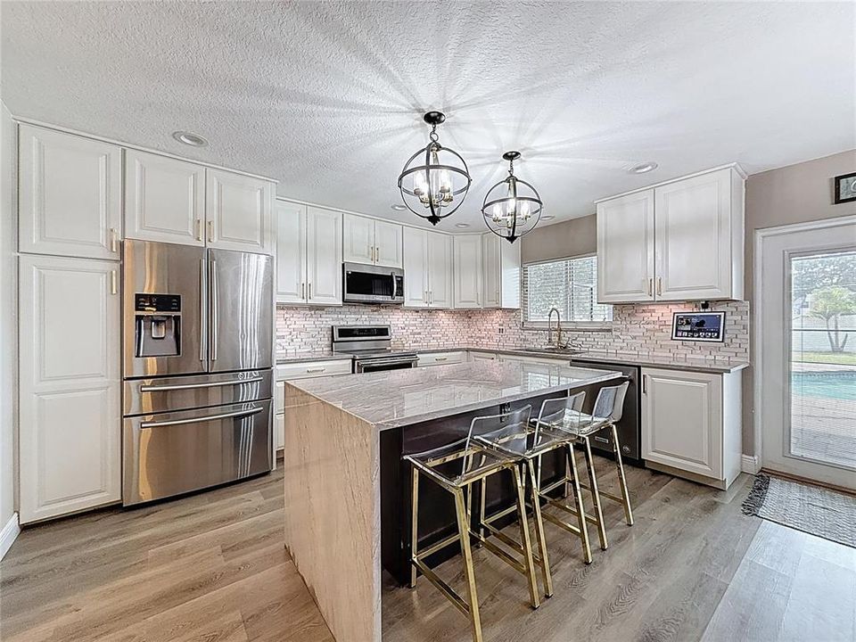 Active With Contract: $474,932 (4 beds, 2 baths, 2885 Square Feet)