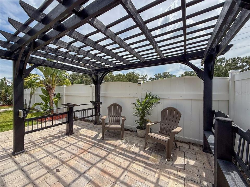 Active With Contract: $474,932 (4 beds, 2 baths, 2885 Square Feet)