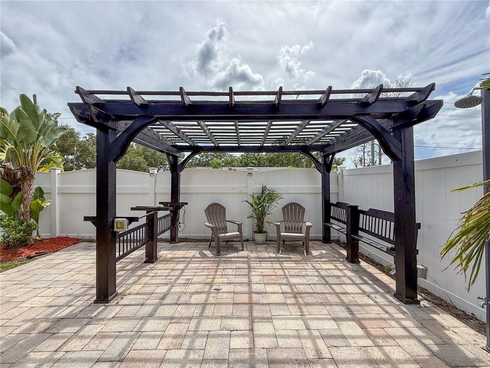 Active With Contract: $474,932 (4 beds, 2 baths, 2885 Square Feet)