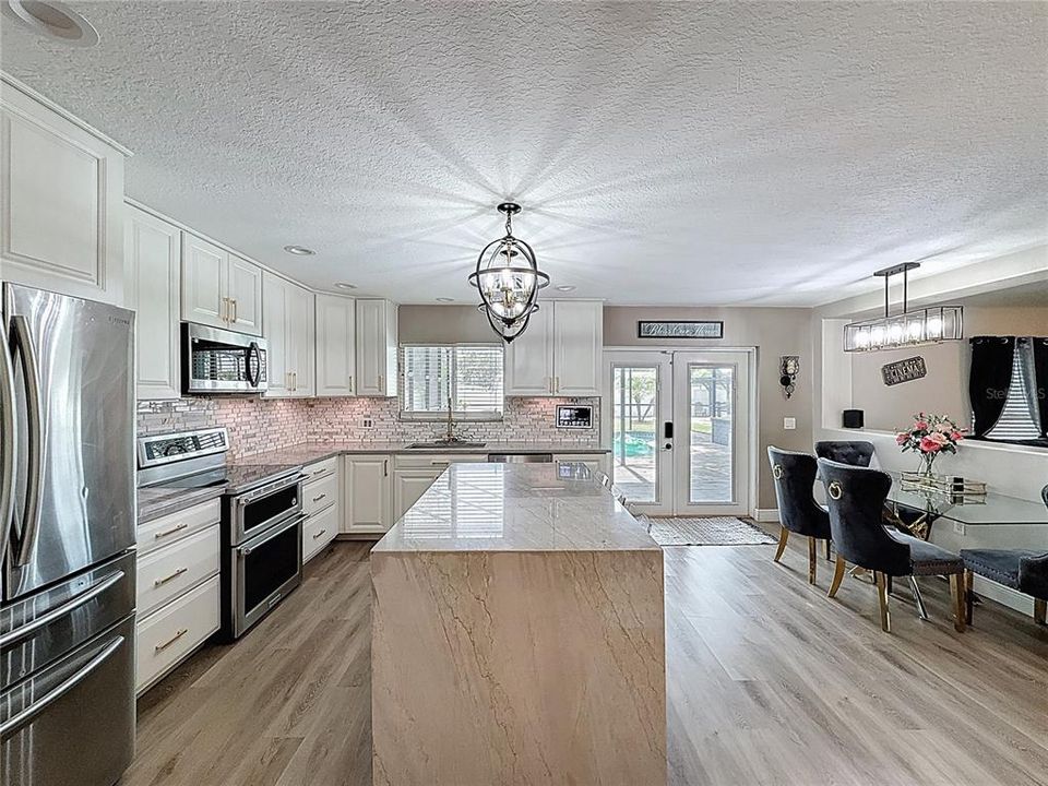 Active With Contract: $474,932 (4 beds, 2 baths, 2885 Square Feet)