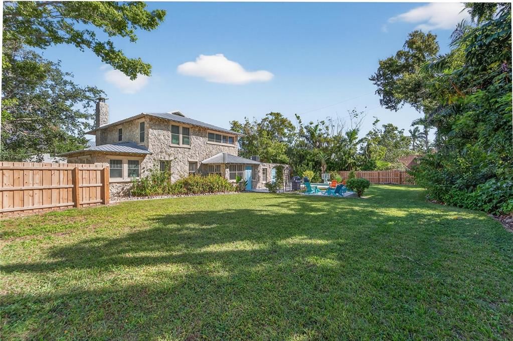 合同活跃: $725,000 (3 贝兹, 2 浴室, 2202 平方英尺)