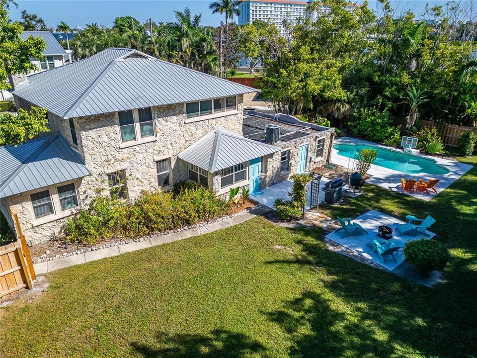 合同活跃: $725,000 (3 贝兹, 2 浴室, 2202 平方英尺)