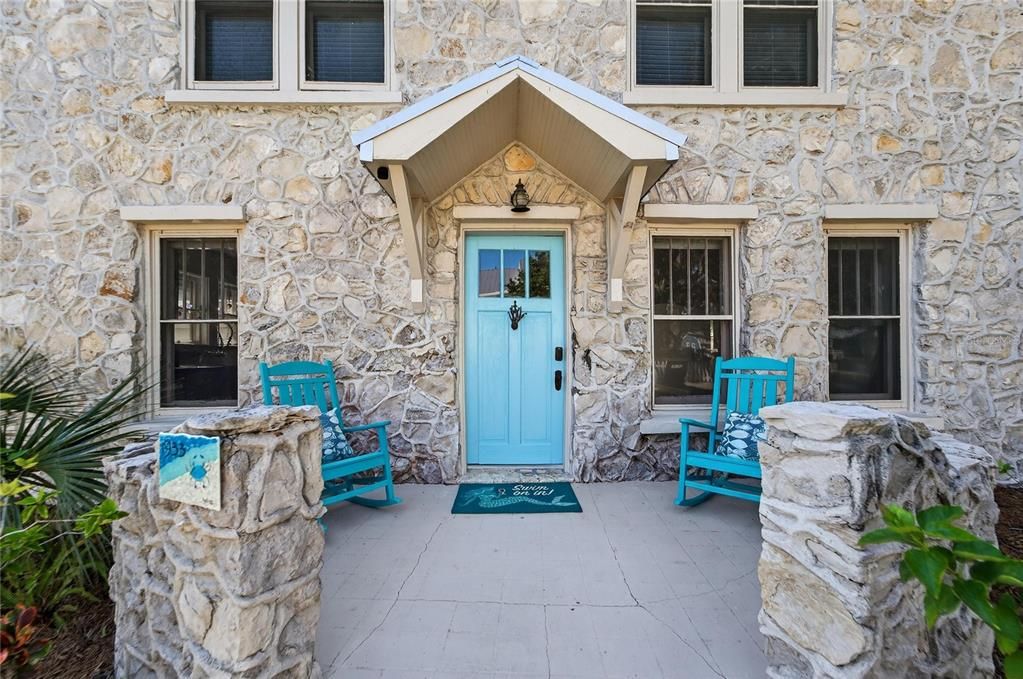 合同活跃: $725,000 (3 贝兹, 2 浴室, 2202 平方英尺)