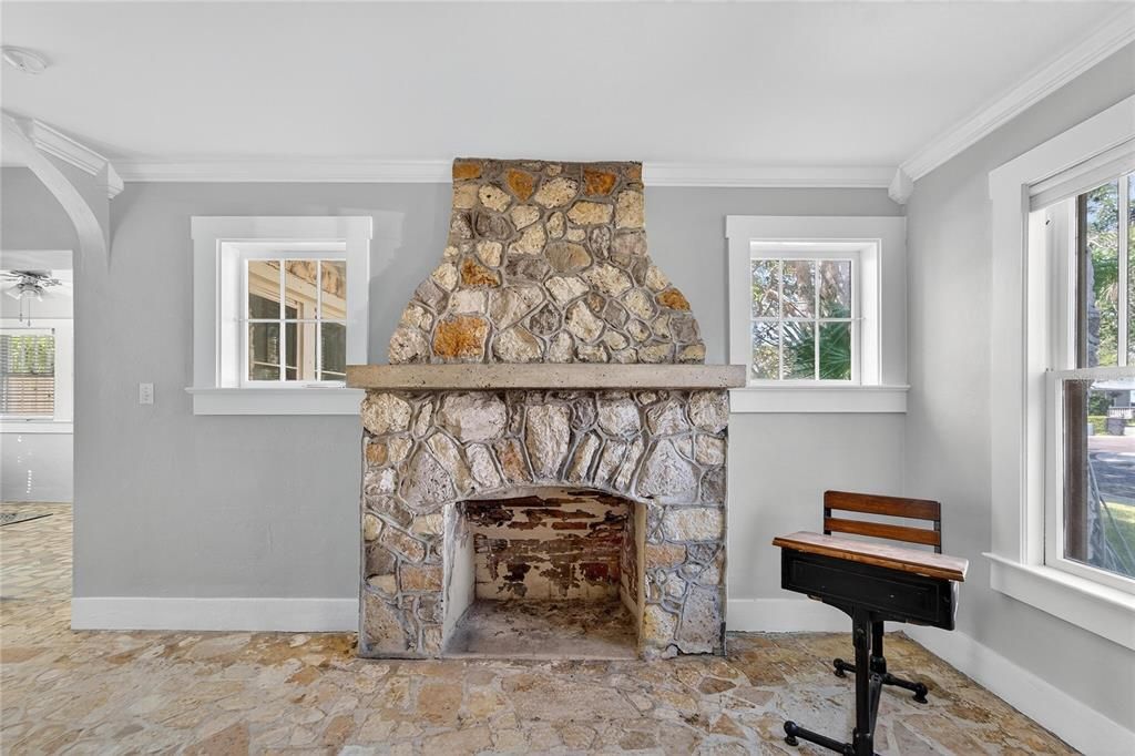 合同活跃: $725,000 (3 贝兹, 2 浴室, 2202 平方英尺)