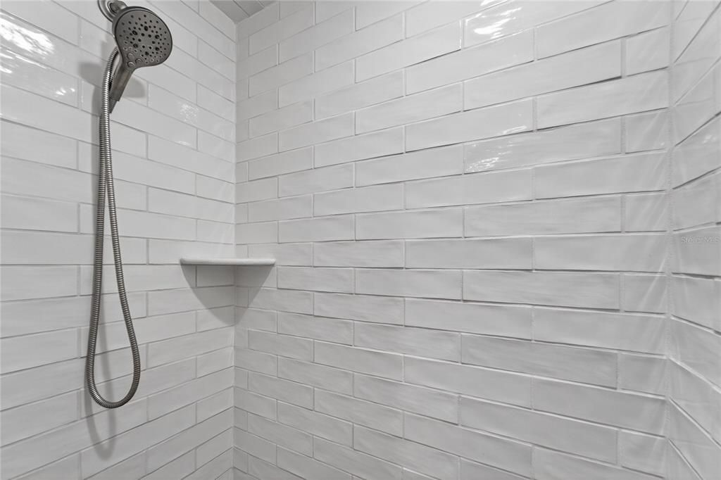 合同活跃: $725,000 (3 贝兹, 2 浴室, 2202 平方英尺)