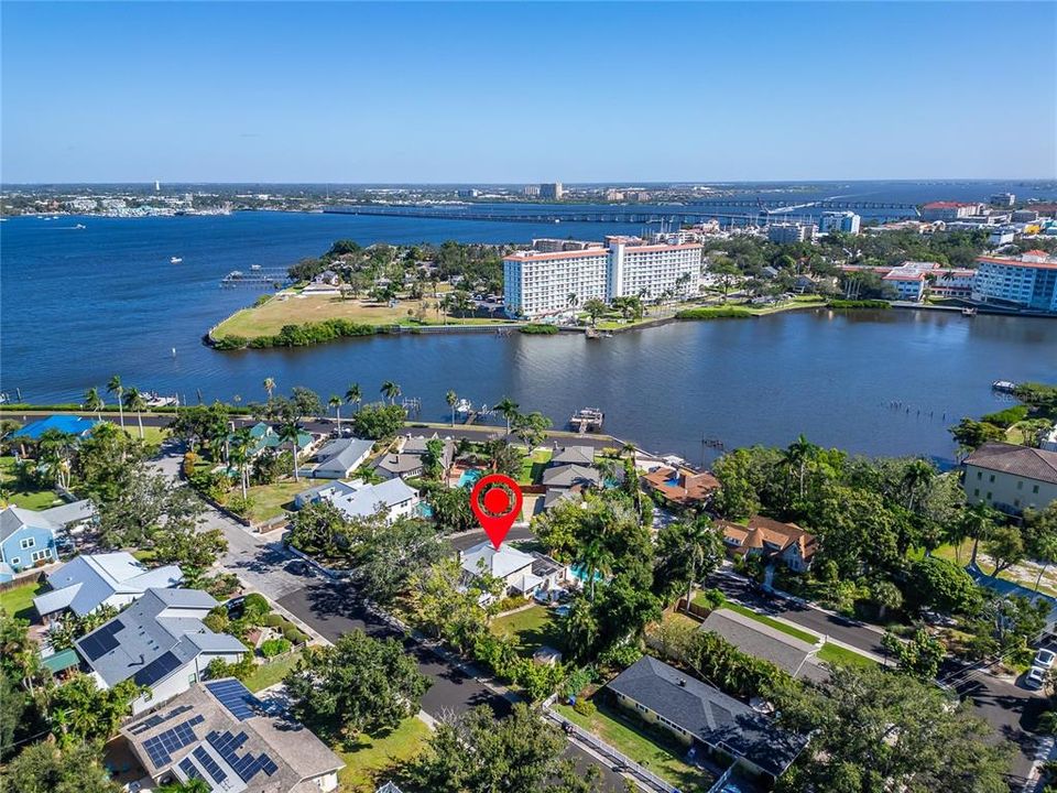 合同活跃: $725,000 (3 贝兹, 2 浴室, 2202 平方英尺)