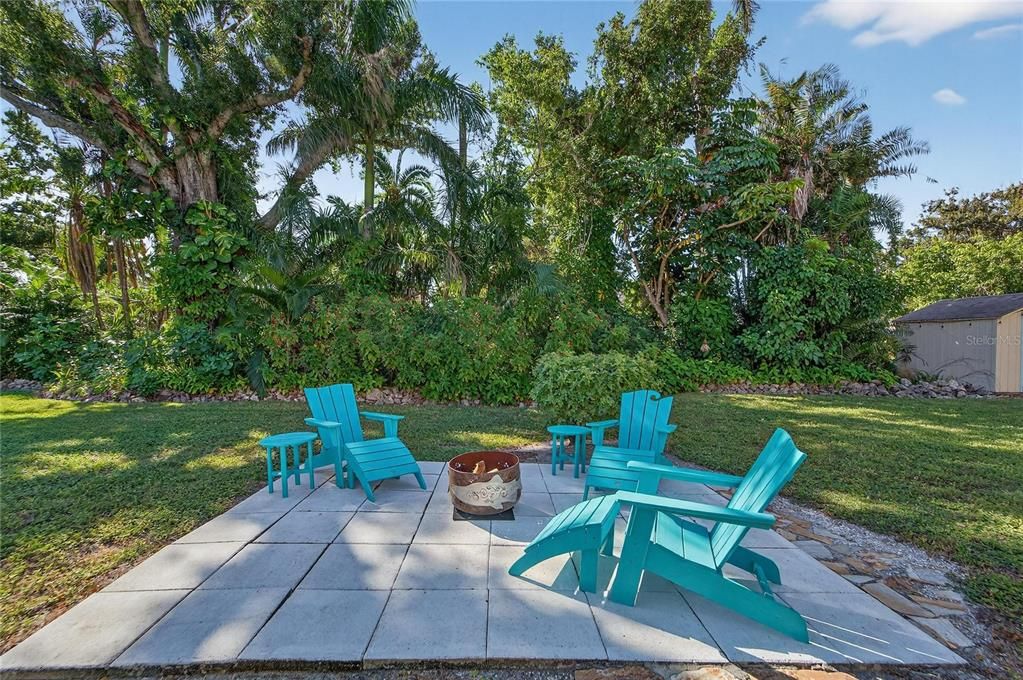 合同活跃: $725,000 (3 贝兹, 2 浴室, 2202 平方英尺)