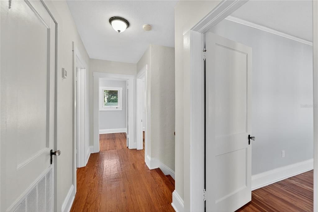 合同活跃: $725,000 (3 贝兹, 2 浴室, 2202 平方英尺)