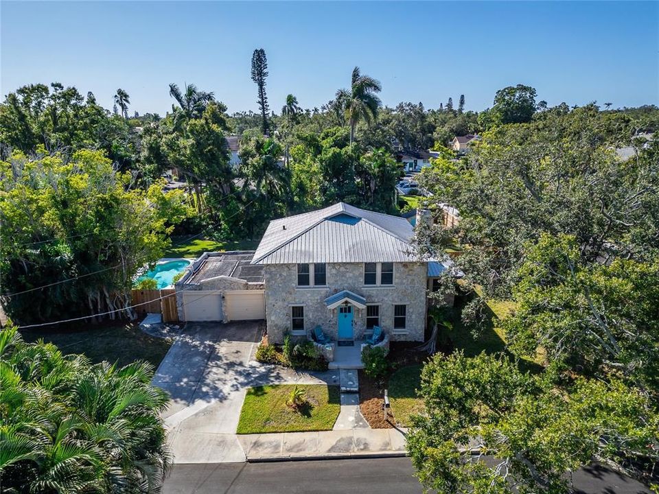 合同活跃: $725,000 (3 贝兹, 2 浴室, 2202 平方英尺)