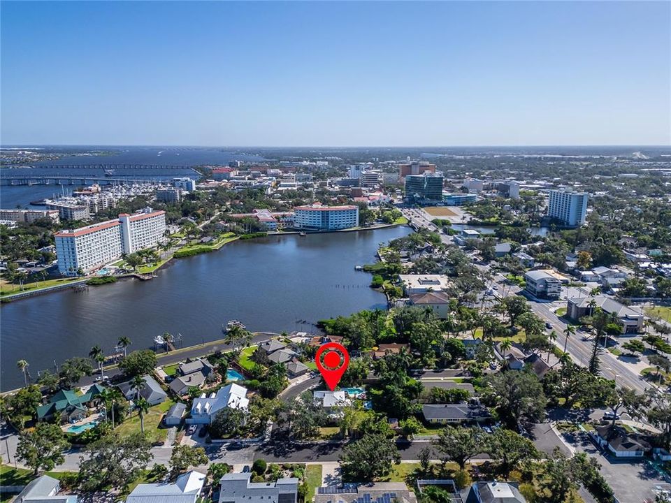 合同活跃: $725,000 (3 贝兹, 2 浴室, 2202 平方英尺)