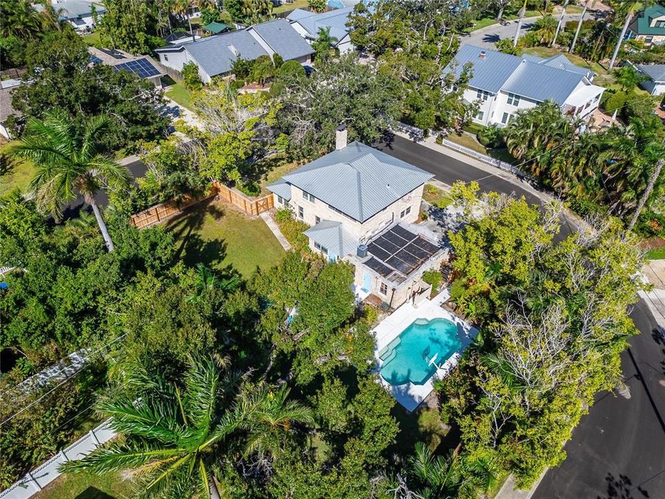 合同活跃: $725,000 (3 贝兹, 2 浴室, 2202 平方英尺)