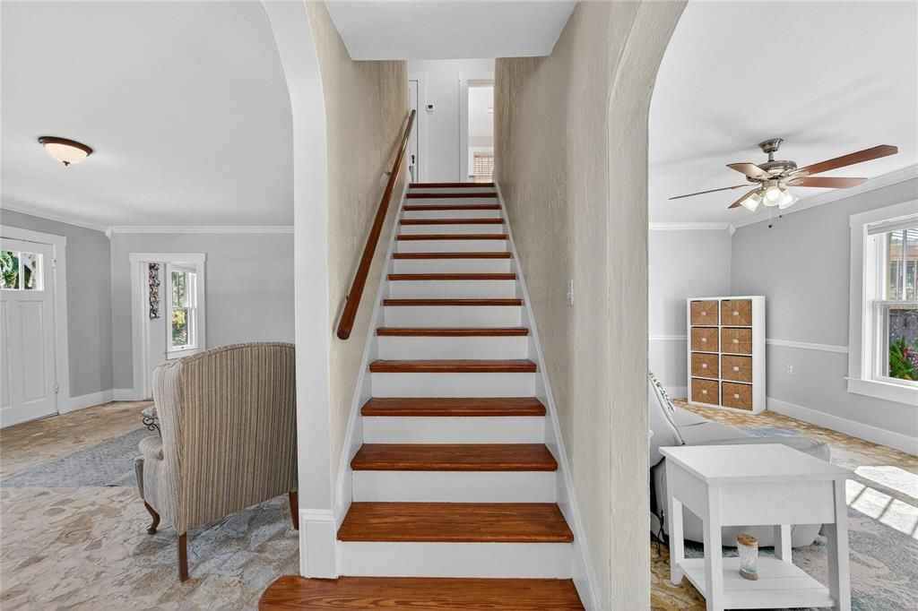 合同活跃: $725,000 (3 贝兹, 2 浴室, 2202 平方英尺)