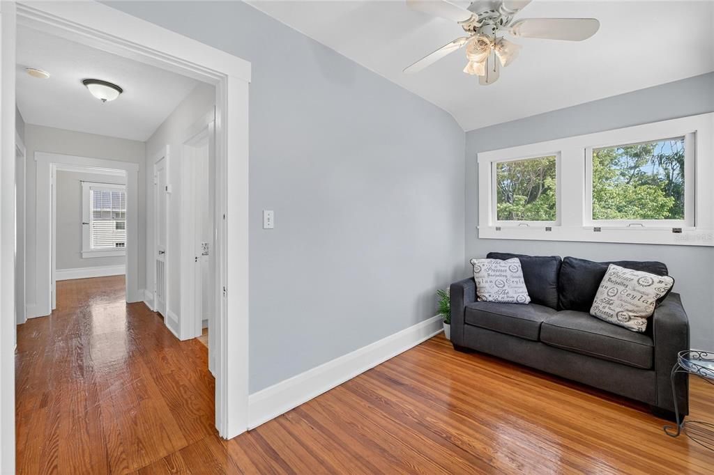 合同活跃: $725,000 (3 贝兹, 2 浴室, 2202 平方英尺)