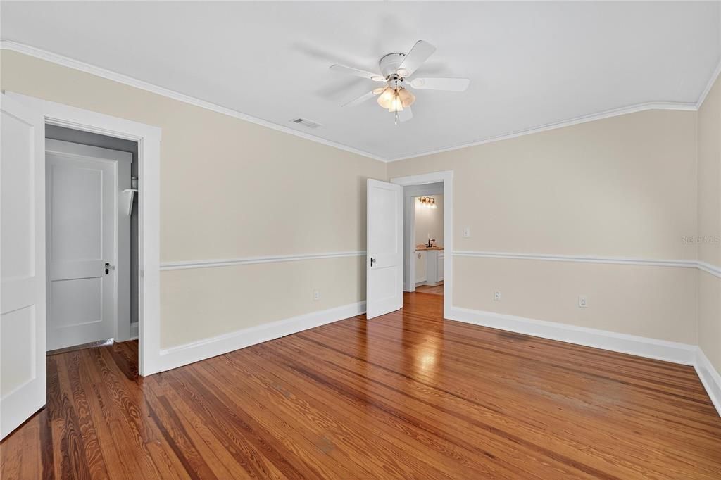 合同活跃: $725,000 (3 贝兹, 2 浴室, 2202 平方英尺)