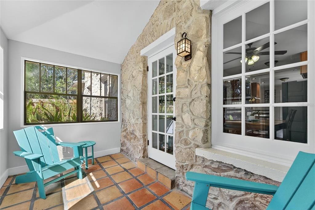 合同活跃: $725,000 (3 贝兹, 2 浴室, 2202 平方英尺)