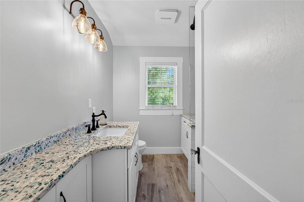 合同活跃: $725,000 (3 贝兹, 2 浴室, 2202 平方英尺)