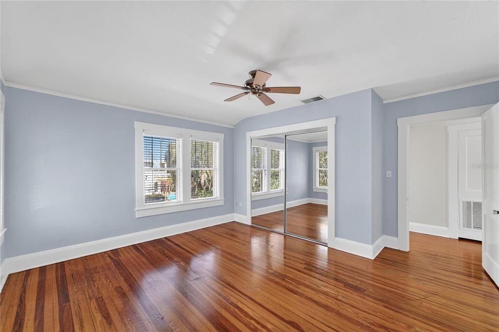 合同活跃: $725,000 (3 贝兹, 2 浴室, 2202 平方英尺)