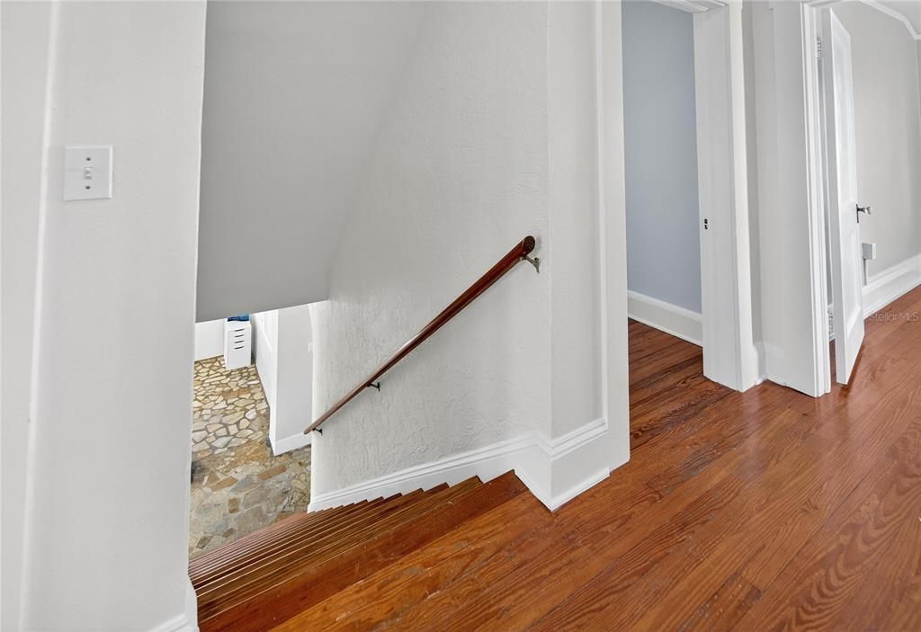 合同活跃: $725,000 (3 贝兹, 2 浴室, 2202 平方英尺)