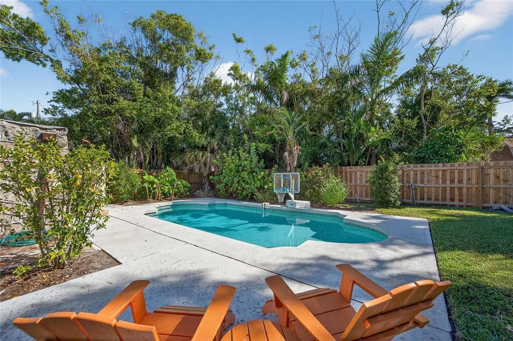 合同活跃: $725,000 (3 贝兹, 2 浴室, 2202 平方英尺)