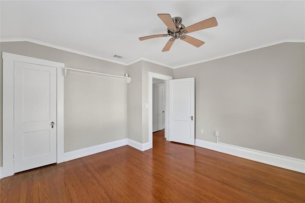 合同活跃: $725,000 (3 贝兹, 2 浴室, 2202 平方英尺)