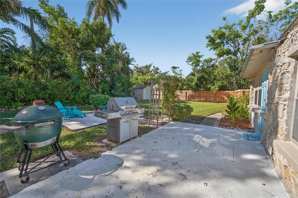 合同活跃: $725,000 (3 贝兹, 2 浴室, 2202 平方英尺)