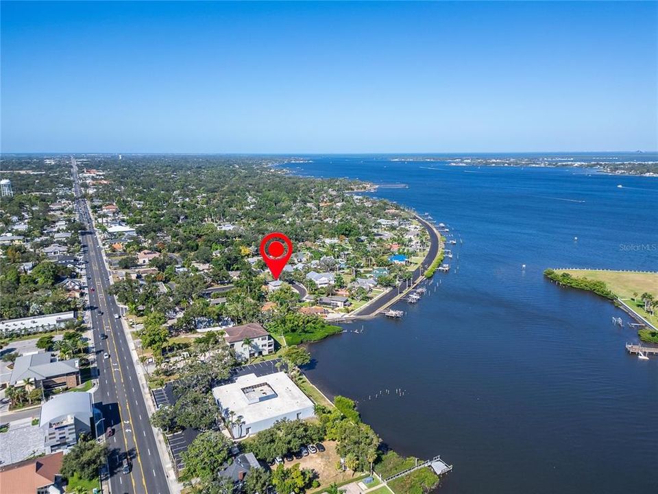 合同活跃: $725,000 (3 贝兹, 2 浴室, 2202 平方英尺)