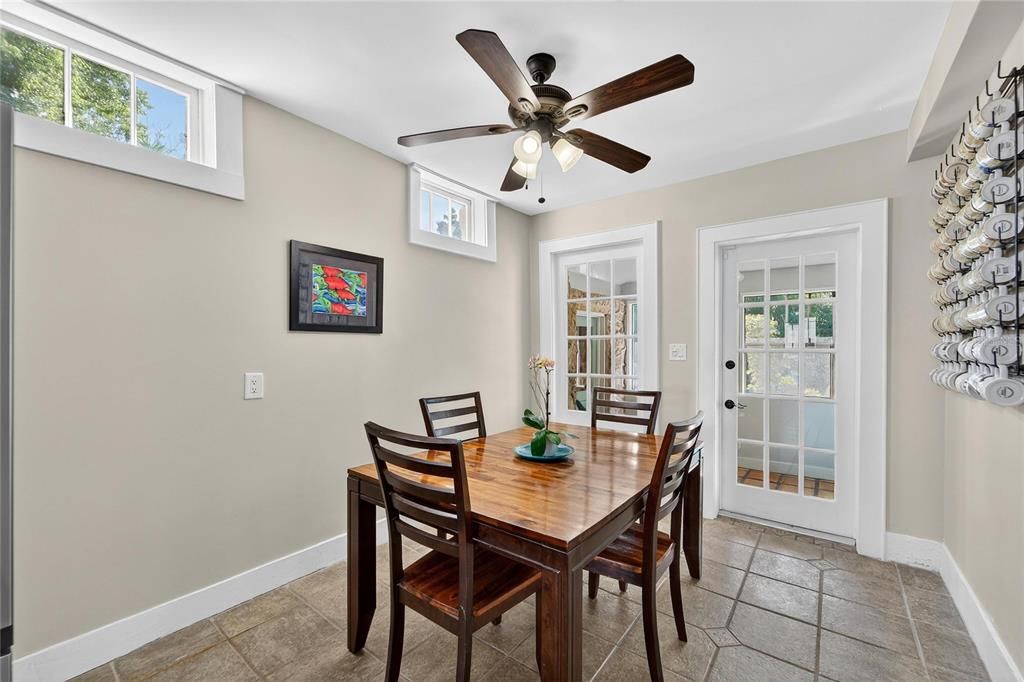 合同活跃: $725,000 (3 贝兹, 2 浴室, 2202 平方英尺)