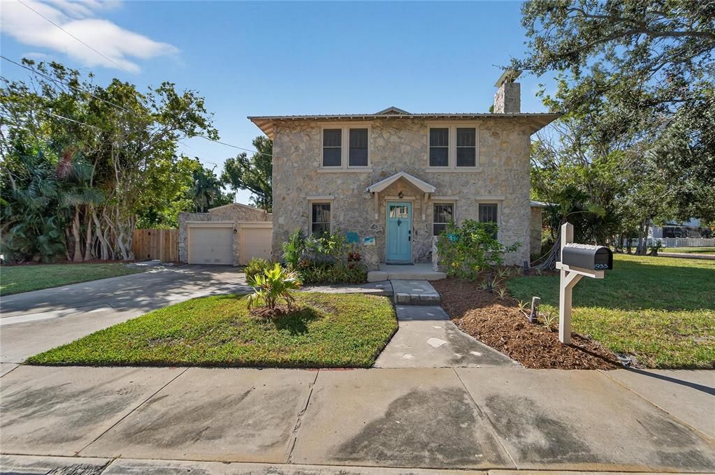 合同活跃: $725,000 (3 贝兹, 2 浴室, 2202 平方英尺)