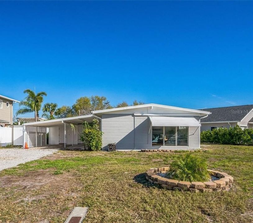 合同活跃: $239,000 (3 贝兹, 1 浴室, 1080 平方英尺)