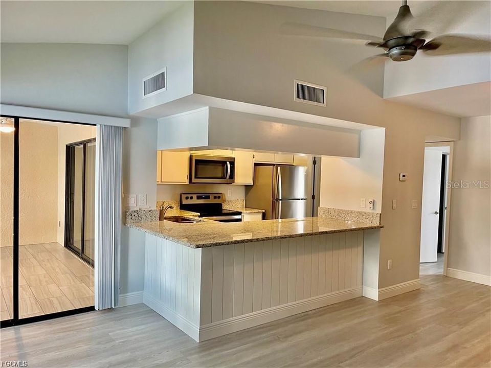 В аренду: $2,100 (2 спален, 2 ванн, 836 Квадратных фут)