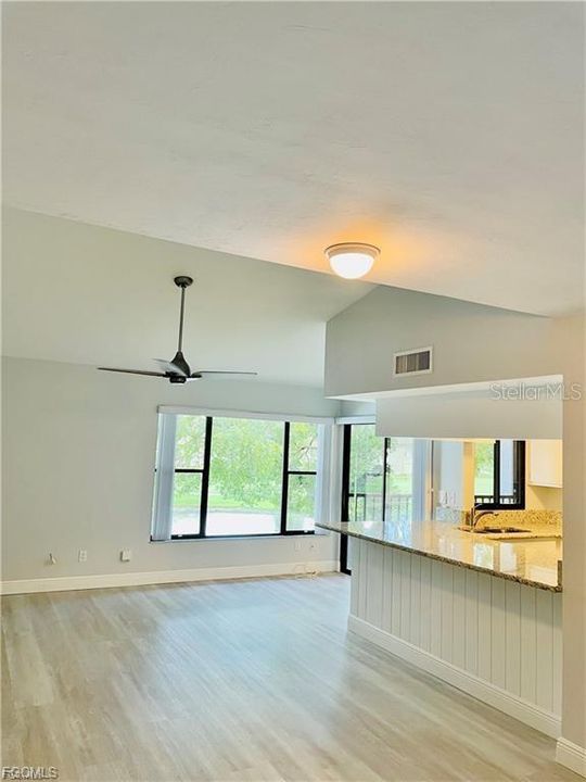 В аренду: $2,100 (2 спален, 2 ванн, 836 Квадратных фут)