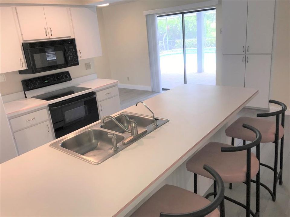 出租: $3,200 (3 贝兹, 2 浴室, 1872 平方英尺)