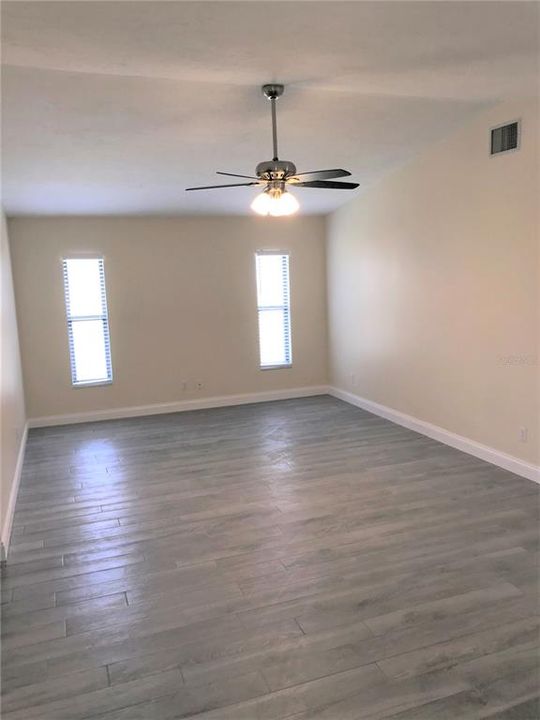 出租: $3,200 (3 贝兹, 2 浴室, 1872 平方英尺)