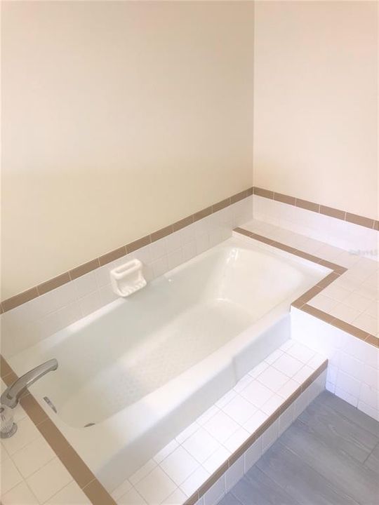 出租: $3,200 (3 贝兹, 2 浴室, 1872 平方英尺)