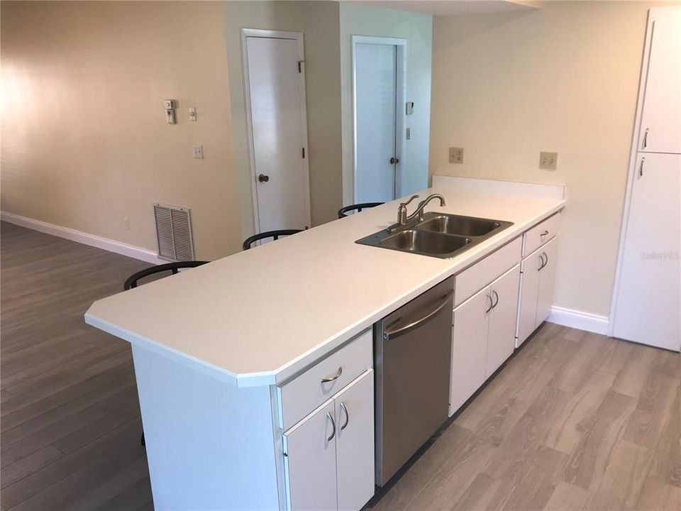 出租: $3,200 (3 贝兹, 2 浴室, 1872 平方英尺)