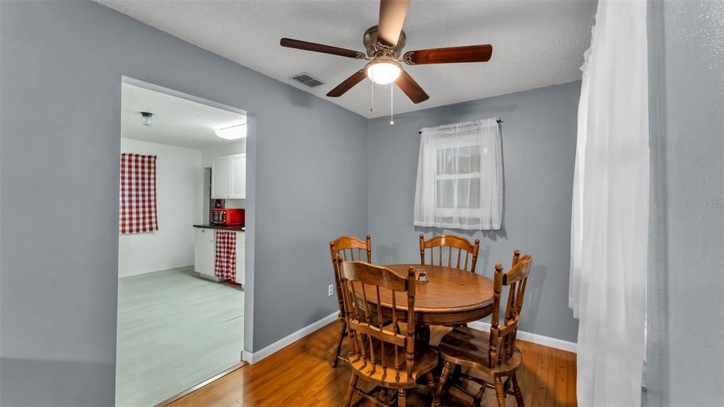 For Sale: $299,000 (2 beds, 2 baths, 1176 Square Feet)