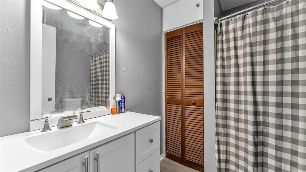 For Sale: $299,000 (2 beds, 2 baths, 1176 Square Feet)