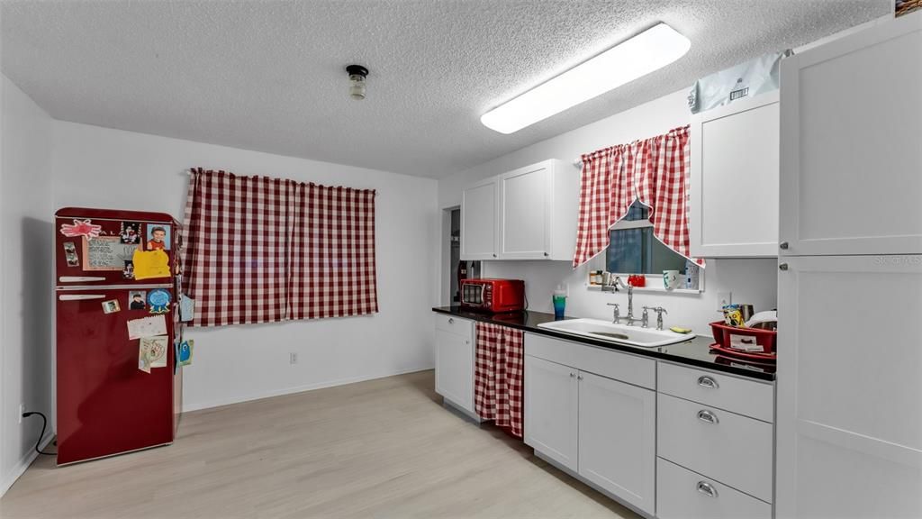 For Sale: $299,000 (2 beds, 2 baths, 1176 Square Feet)