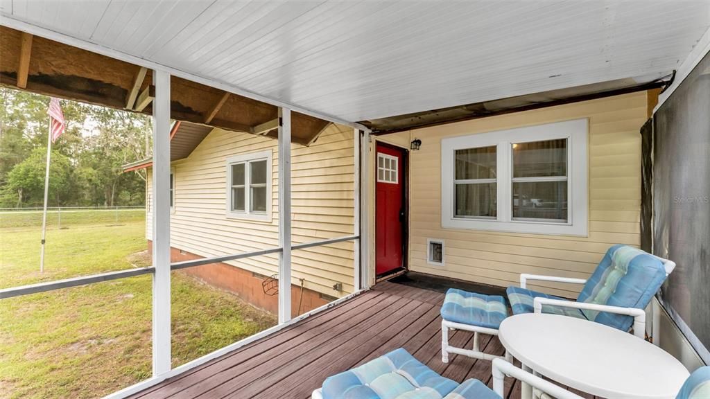 For Sale: $299,000 (2 beds, 2 baths, 1176 Square Feet)